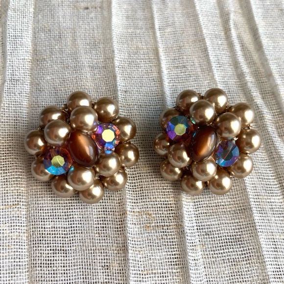 Vintage Jewelry - Vintage Mocha Faux Pearl Cluster Earrings AB Cats Eye Clip-Ons Filigree